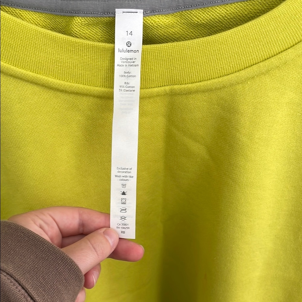 Lululemon women’s lime green Sweater - Picture 6 of 8